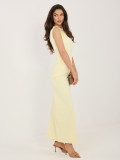 Elegantní žluté midi šaty s vodopádovým výstřihem