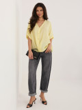 Žlutá halenka s V výstřihem a krátkým rukávem