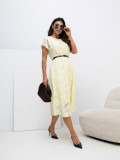 Světle žluté rozšířené midi šaty s páskem
