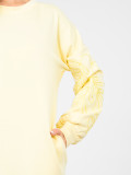 Žluté mini šaty s výšivkou a nabíranými rukávy