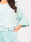 Světle modrý elegantní svetr s 3/4 rukávem a volánem