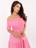 Růžové letní midi šaty s off-shoulder střihem