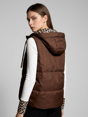 Oboustranná vesta s leopardím vzorem čokoládově hnědá
