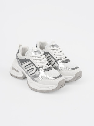 Bílé dámské sneakersy se stříbrnými detaily