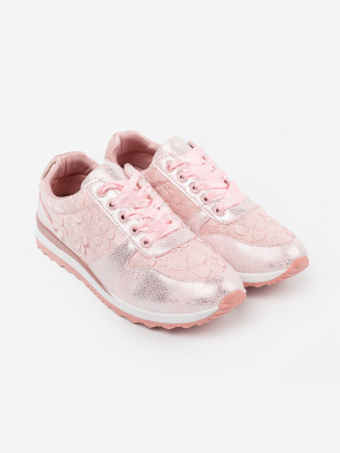 Růžové sneakersy s květinovým motivem