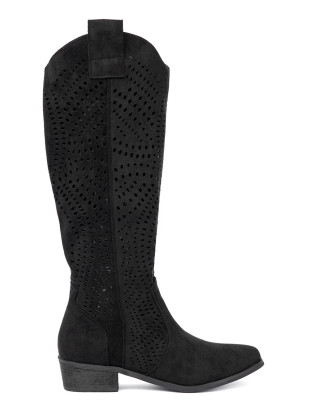 Černé ažurové kozačky ve stylu kovbojek