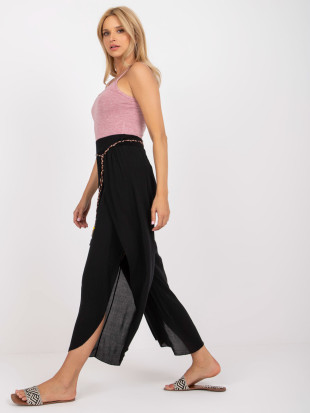 Elegantní černé kalhoty s vysokým pasem