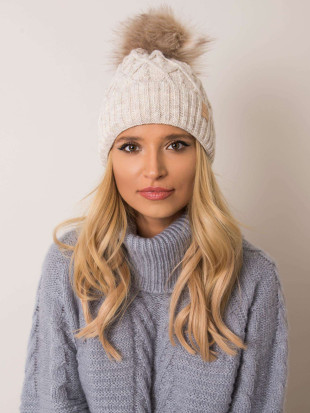 Světle béžová zimní čepice