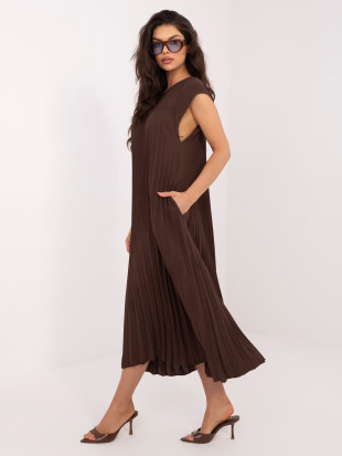 Hnědé midi koktejlové šaty bez rukávů