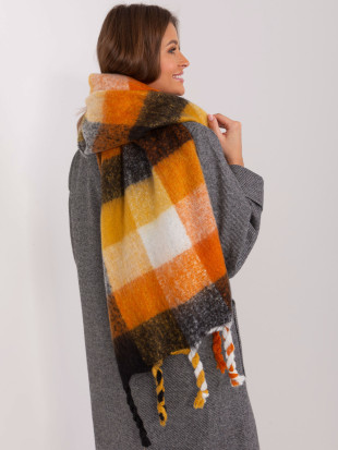 Elegantní černá šála s třásněmi