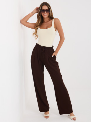 Hnědé kalhoty s proužky