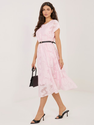 Světle růžové rozšířené midi šaty s páskem