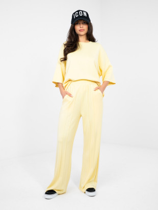 Žluté široké teplákové kalhoty