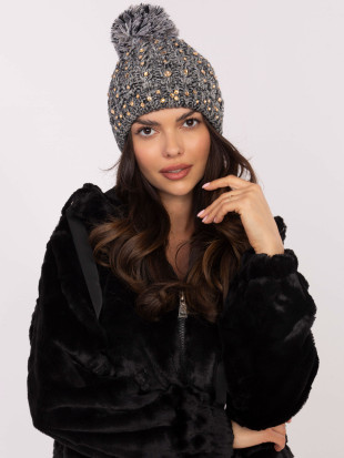 Stylová šedá čepice s aplikací